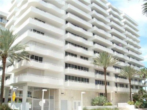 8911 Collins # 202, Miami Beach, FL 33154