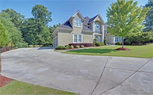 8200 Sentinae Chase Drive, Roswell, GA 30076