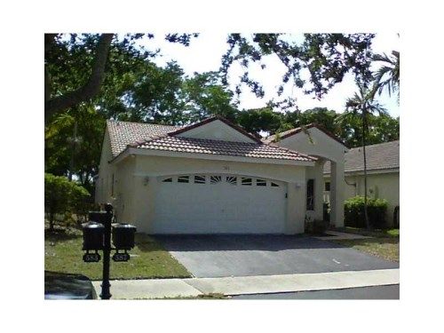 587 Talavera Rd, Fort Lauderdale, FL 33326