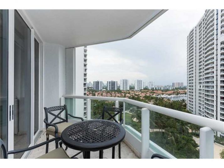 21150 NE Point Pl # 1402, Miami, FL 33180