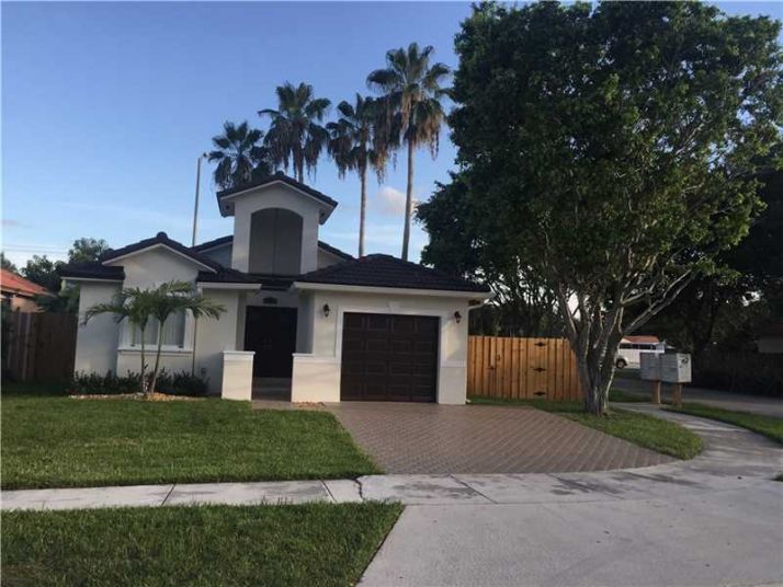 8120 NW 186th Ter, Hialeah, FL 33015