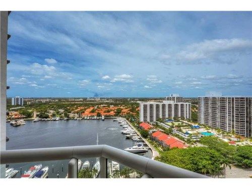 21055 Yacht Club Dr # 2105, Miami, FL 33180