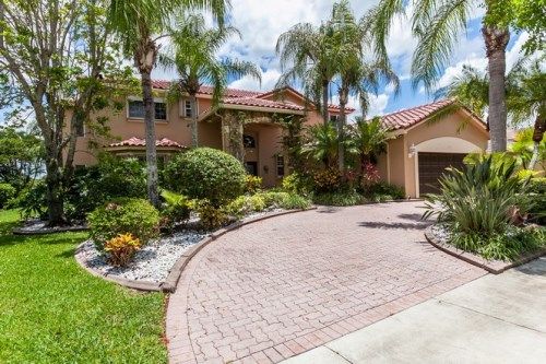 530 Stonemont Dr, Fort Lauderdale, FL 33326