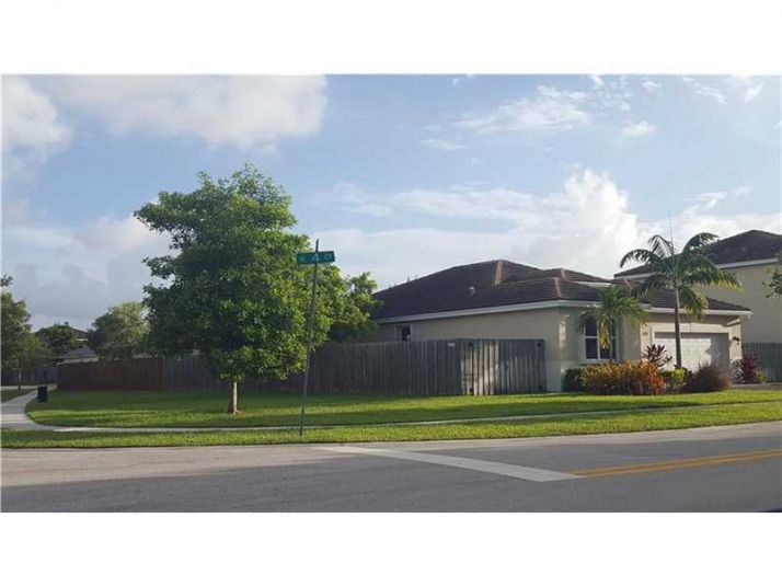 3084 SE 4th Ct, Homestead, FL 33033