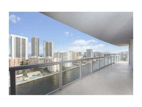 2600 E HALLANDALE BEACH BL # T1701, Hallandale, FL 33009