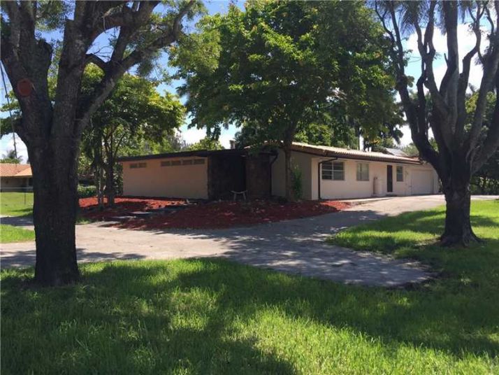 13625 NW 102nd Ave, Hialeah, FL 33018