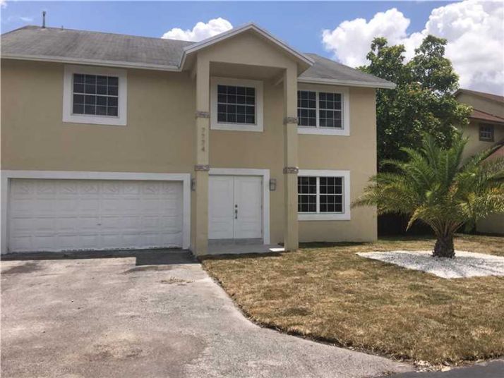 7774 NW 189th St, Hialeah, FL 33015