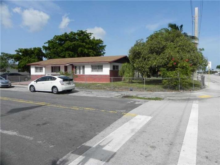 721 SW 2nd St, Dania, FL 33004