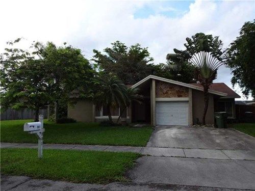 901 Cardinal Pl, Homestead, FL 33035