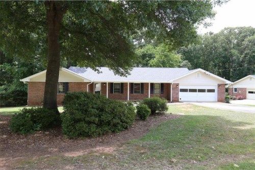 215 Country Place Drive, Stockbridge, GA 30281