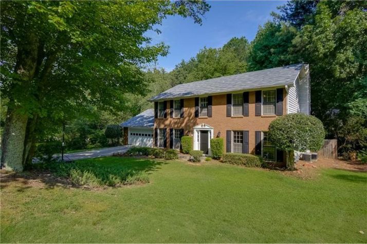 650 Lake Forest Court, Roswell, GA 30076