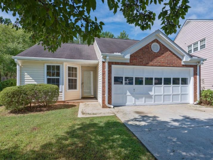 4895 Lakebrooke Run, Stone Mountain, GA 30087