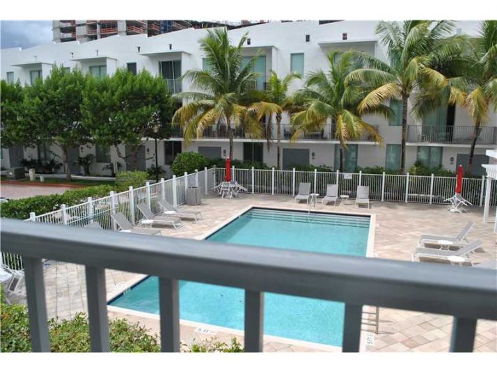 2138 Van Buren St # 611, Hollywood, FL 33020