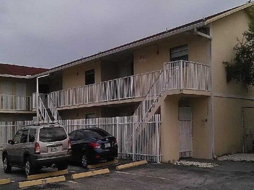 2560 W 60 ST # 204, Hialeah, FL 33016