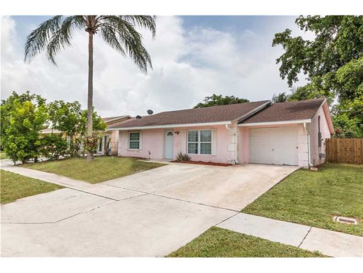 5948 Westfall Rd, Lake Worth, FL 33463