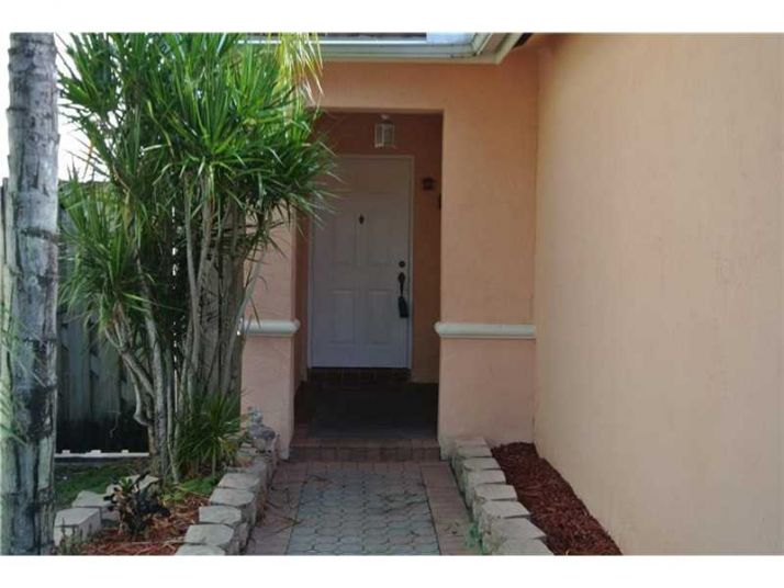 7925 NW 196th Ter, Hialeah, FL 33015