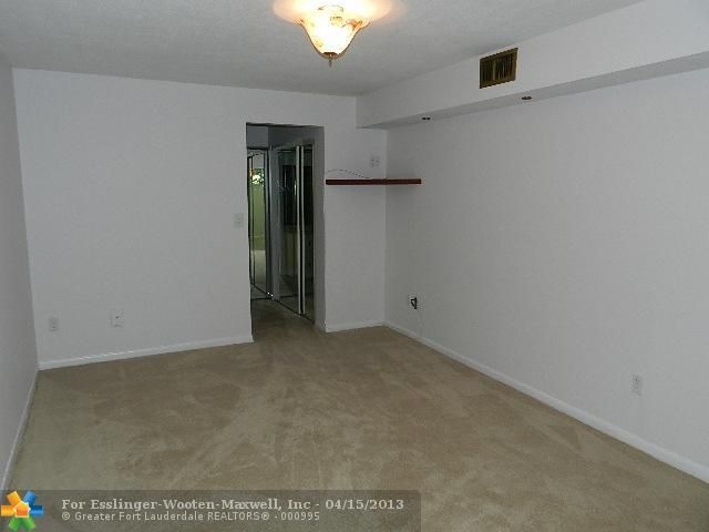 3570 MAGELLAN CR # 226-2, Miami, FL 33180