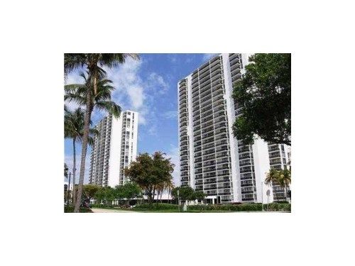 3675 N Country Club Dr # 1410, Miami, FL 33180