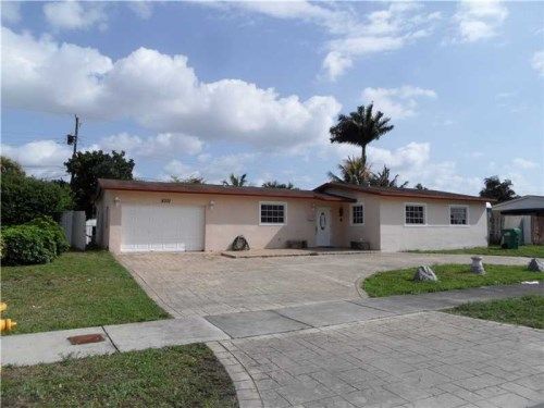 8301 NW 177th St, Hialeah, FL 33015