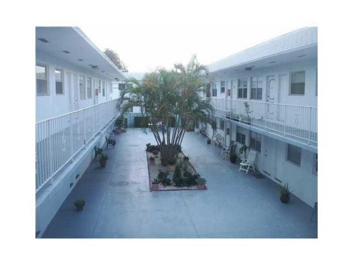 2826 VAN BUREN ST # 15, Hollywood, FL 33020