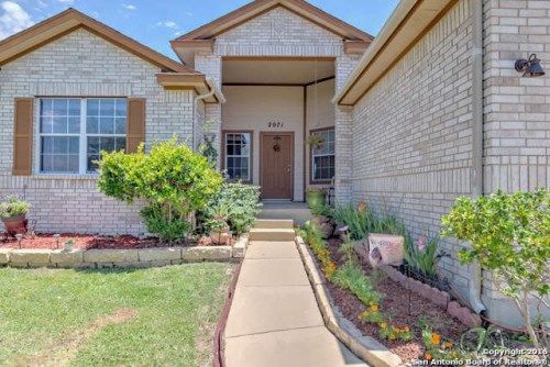 2071 SUNGATE DR, New Braunfels, TX 78130