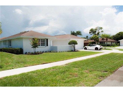 10742 S Greentrail Dr, Boynton Beach, FL 33436