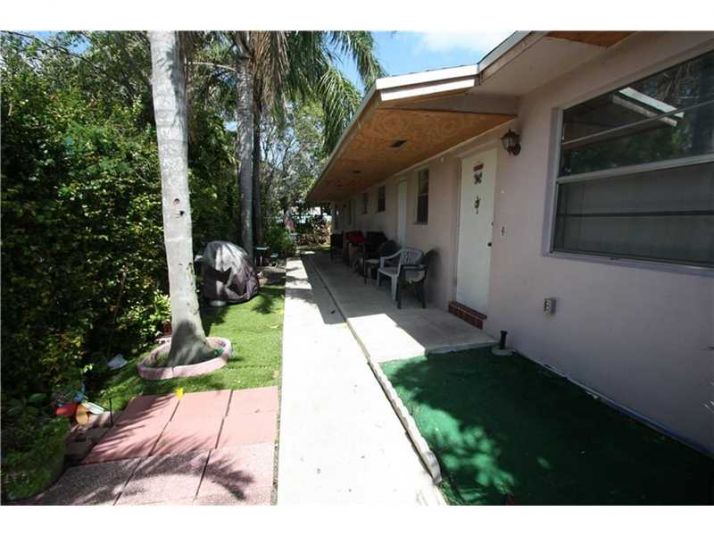 5835 LINCOLN ST # A-B, Hollywood, FL 33021