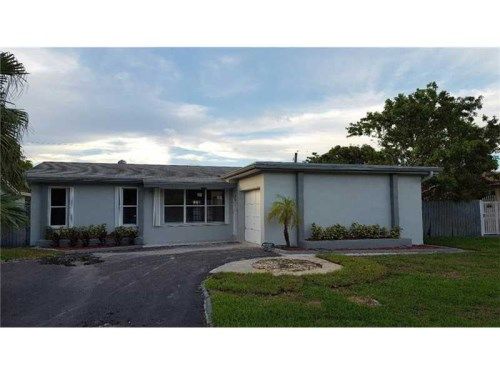 8645 N Sutton Dr, Hollywood, FL 33025