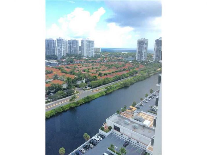 3625 N Country Club Dr # 2309, Miami, FL 33180