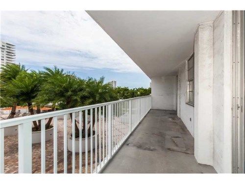 2801 NE 183rd St # 304W, North Miami Beach, FL 33160