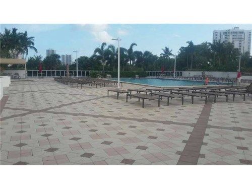 3675 N Country Club Dr # 201, Miami, FL 33180