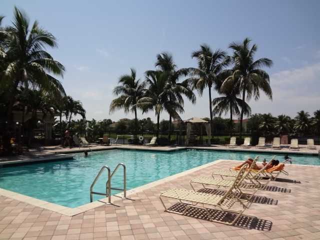 2486 CENTERGATE DR # 102, Hollywood, FL 33025