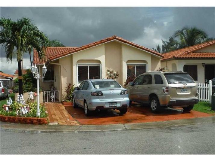 2493 W 64th Pl, Hialeah, FL 33016