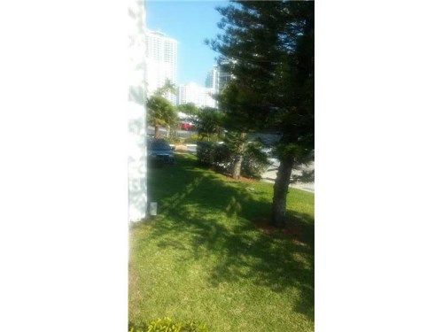 1000 PARKVIEW DR # 26, Hallandale, FL 33009