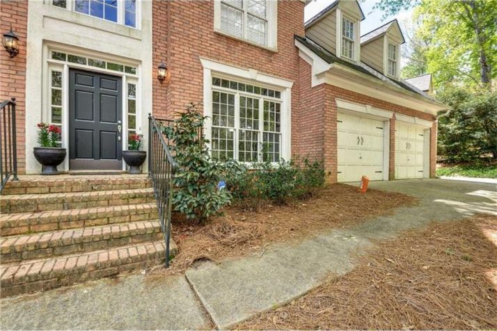 945 Azalea Drive E, Roswell, GA 30075