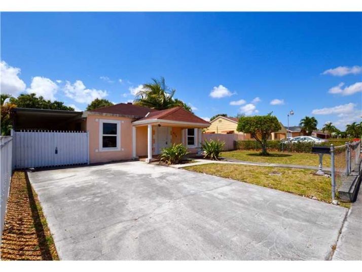 870 NE 2nd Pl, Hialeah, FL 33010