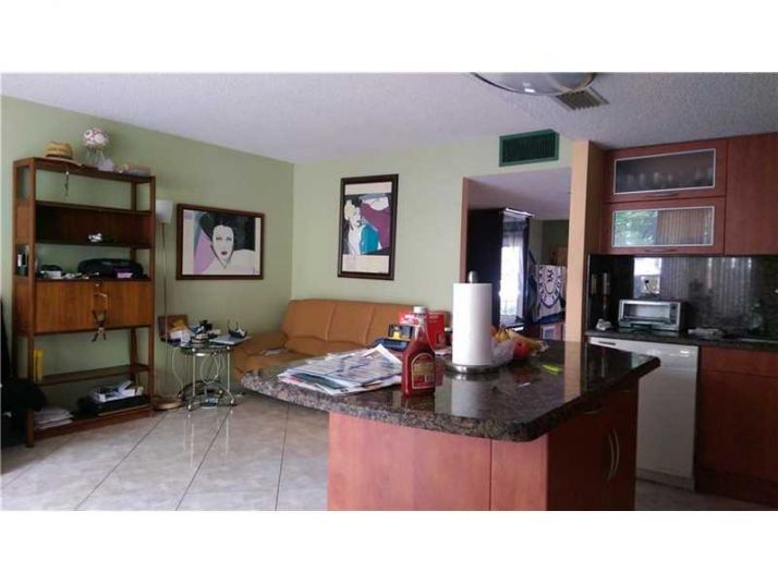 904 NE 27th Ave, Hallandale, FL 33009