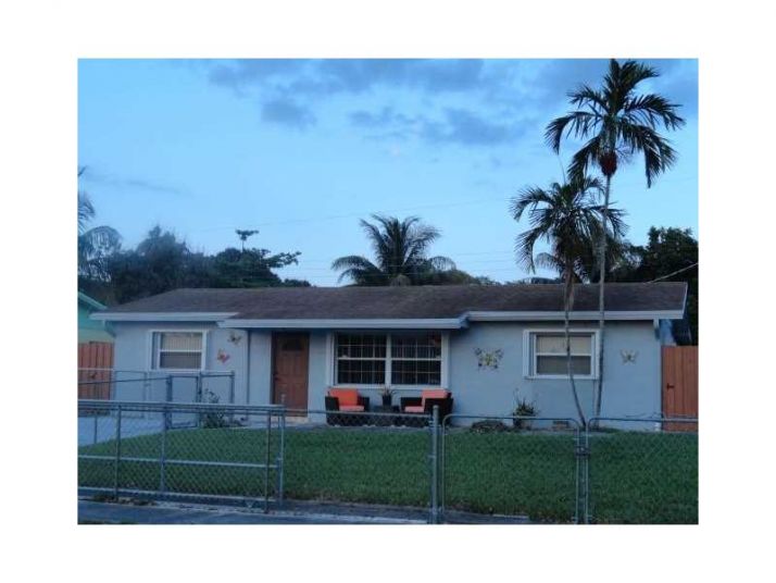 3221 N 73rd Ter, Hollywood, FL 33024