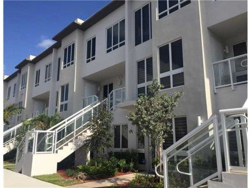 10260 NW 63 TE # 211, Miami, FL 33178