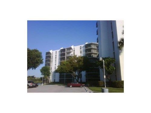 3401 N Country Club Dr # 809, Miami, FL 33180