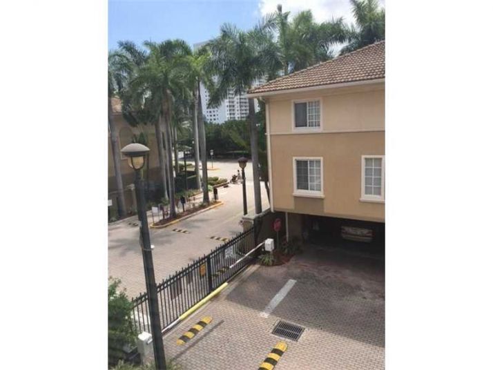 2881 NE 185 # 105, Miami, FL 33180