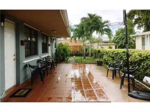 2405 W 9 LN, Hialeah, FL 33010