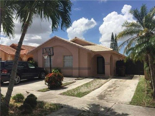 2884 W 73rd Ter, Hialeah, FL 33018