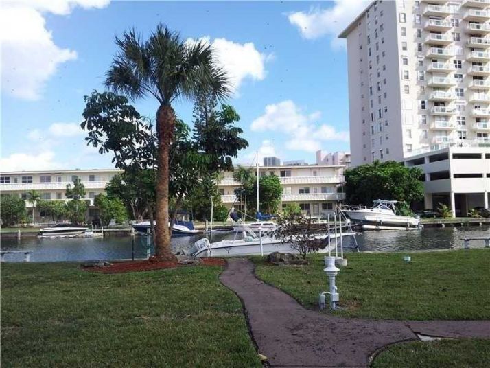 250 Layne Blvd # 316, Hallandale, FL 33009