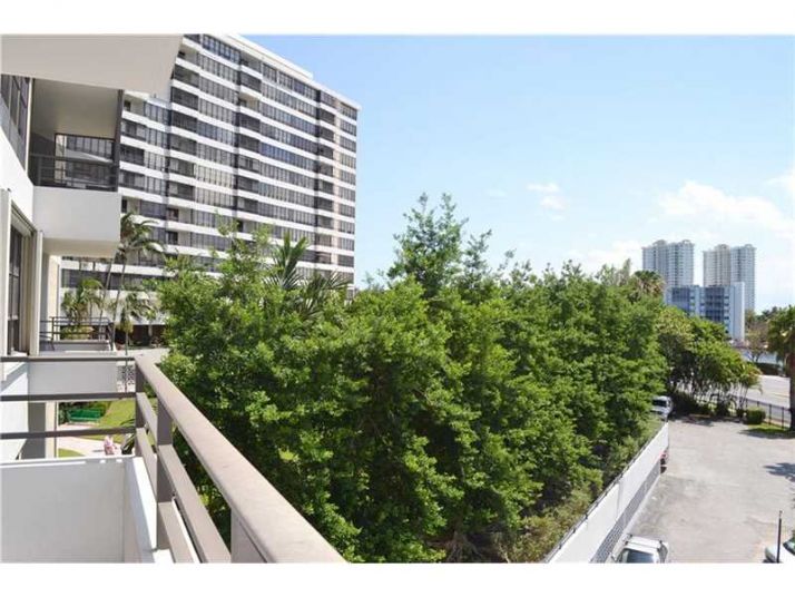 600 THREE ISLANDS # 209, Hallandale, FL 33009