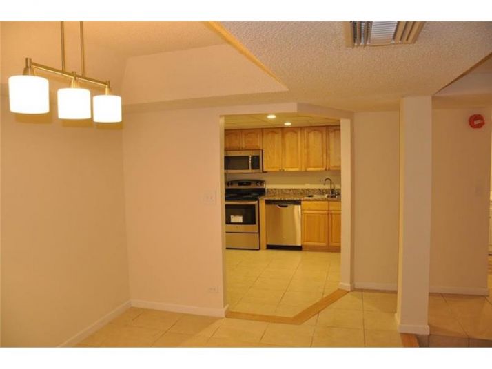 3750 Inverrary Dr # 2W, Fort Lauderdale, FL 33319