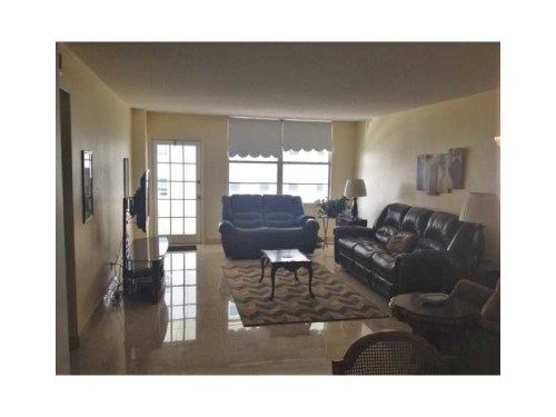 9225 Collins Ave # 304, Miami Beach, FL 33154