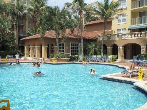 19901 E Country Club Dr # 2-301, Miami, FL 33180