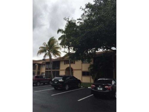 18725 NW 62nd Ave # 110, Hialeah, FL 33015