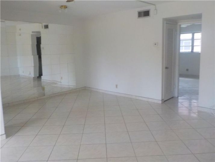 501 Blue Heron Dr # 202A, Hallandale, FL 33009